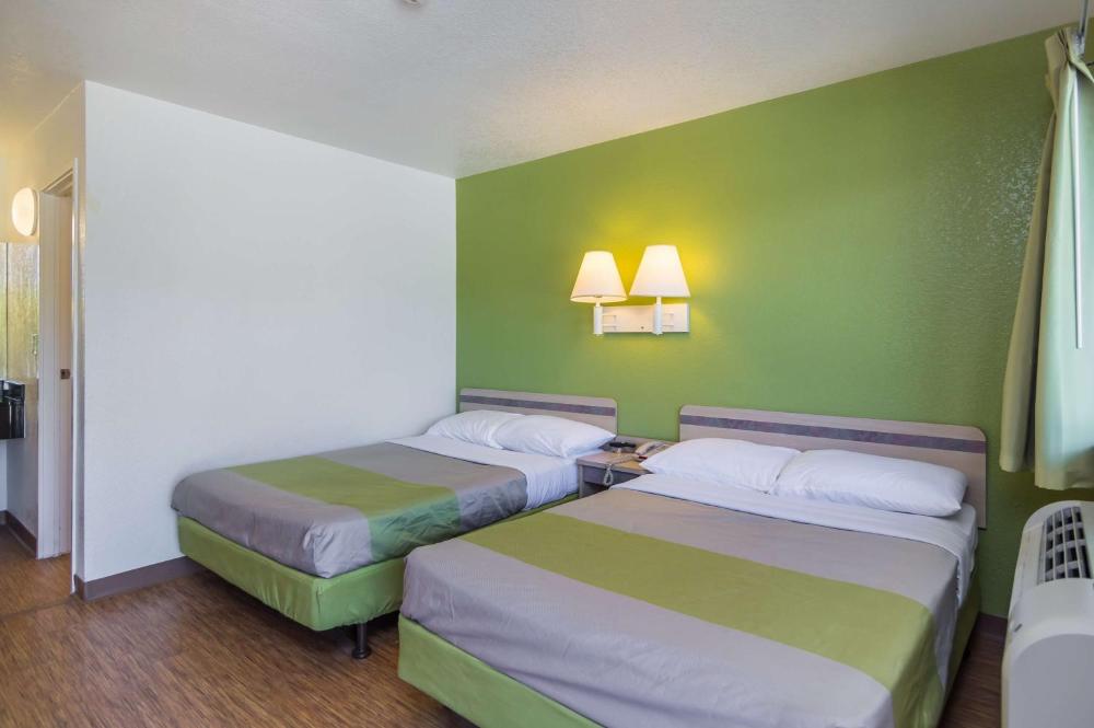 Quadruple Room - Non-Smoking interior
